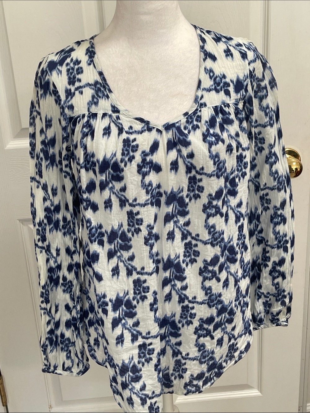 Women’s Sonoma White and Navy Floral Long-Sleeve Top. Size xs